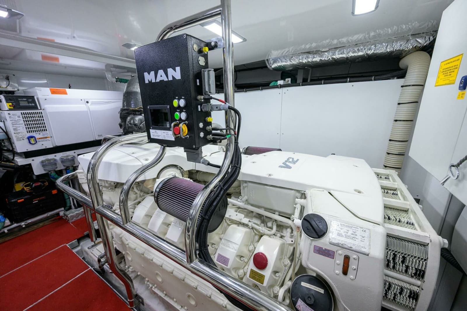 Princess Y78 - Janie II - Engine Room