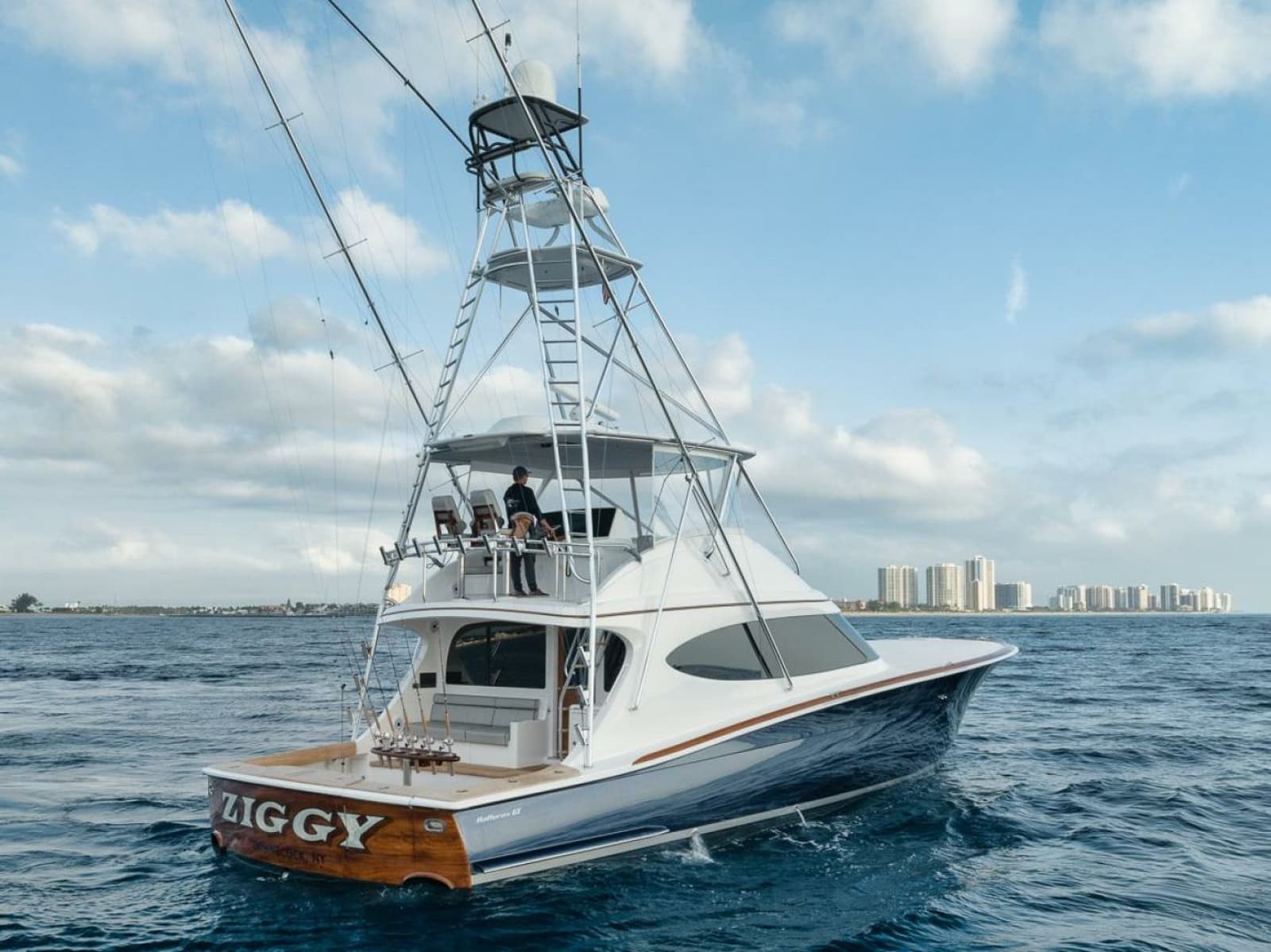 2020 Hatteras Convertible GT59