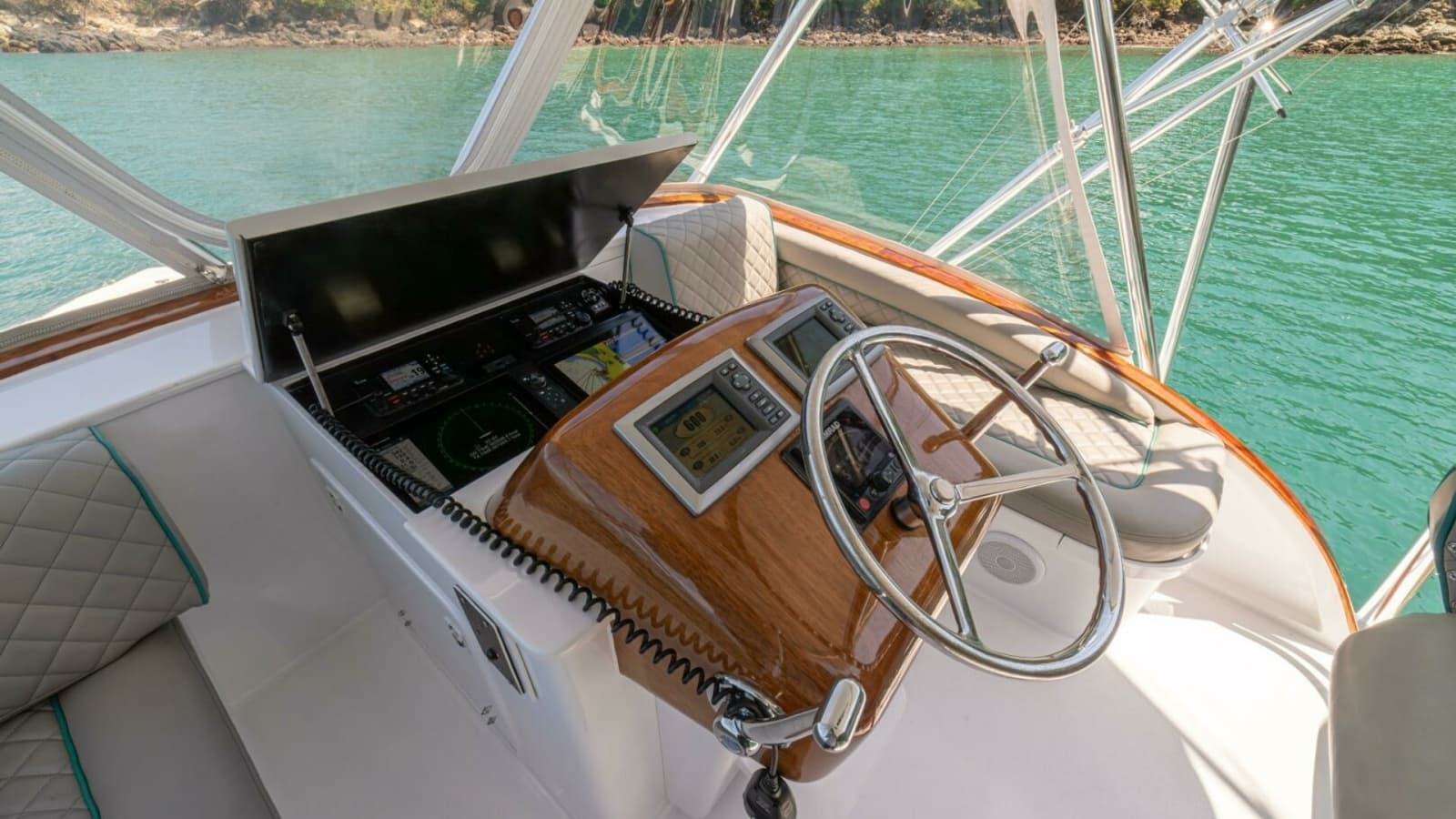 1991 Gamefisherman 40 Convertible "Sabe Nada" - Helm