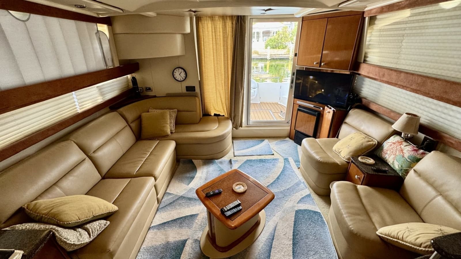 Spacious Salon with Plush Seating