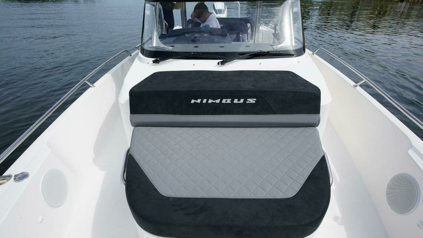 Nimbus TEnder 9 Forward Seating