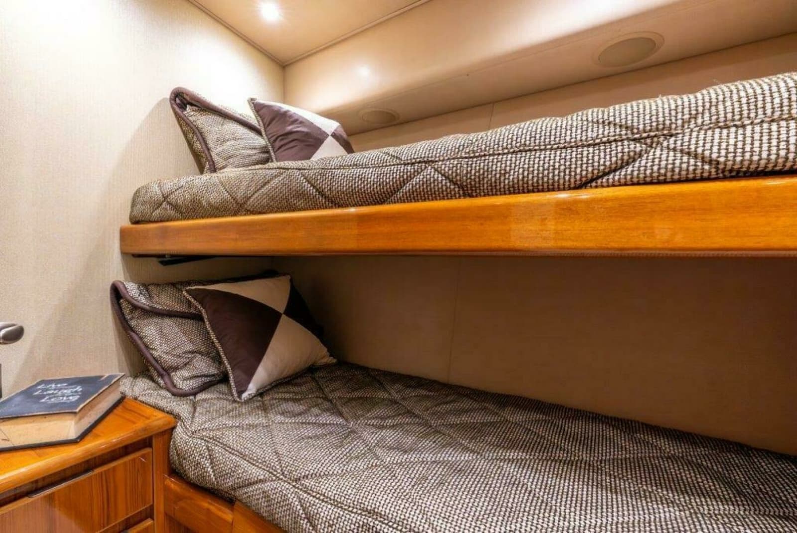 2015 Viking 66 No Collars - Stateroom