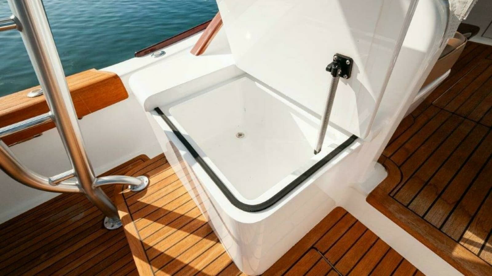 2024 Maverick Yachts Costa Rica 36 Walkaround- GAME ON- Cockpit