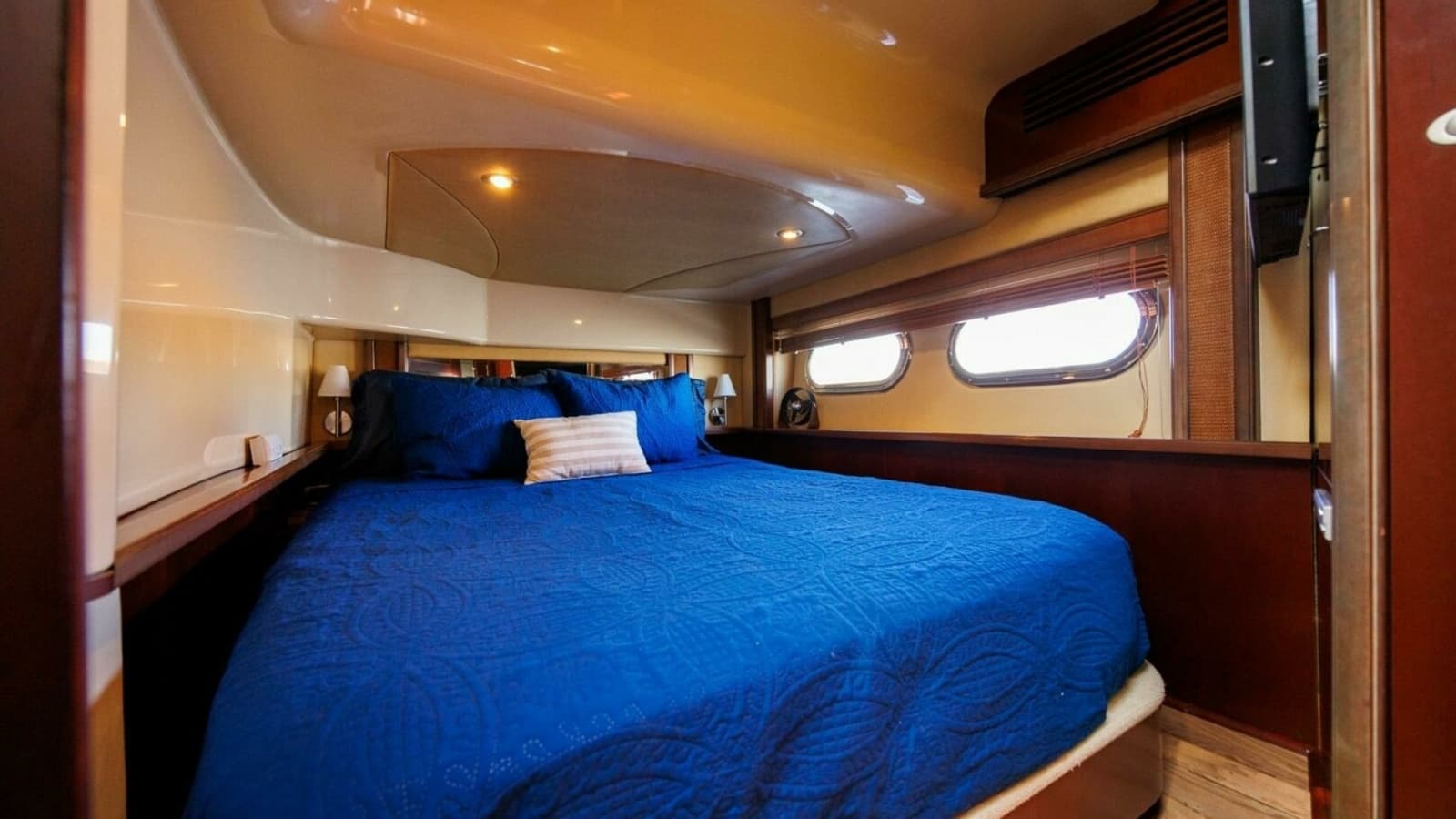 2006 52 Sea Ray Sedan Bridge Zoe Grace VIP Stateroom