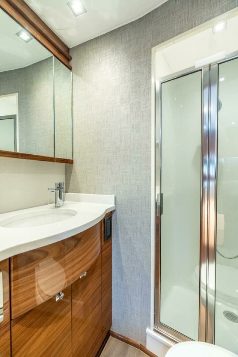 Viking 64 - Ensuite Head
