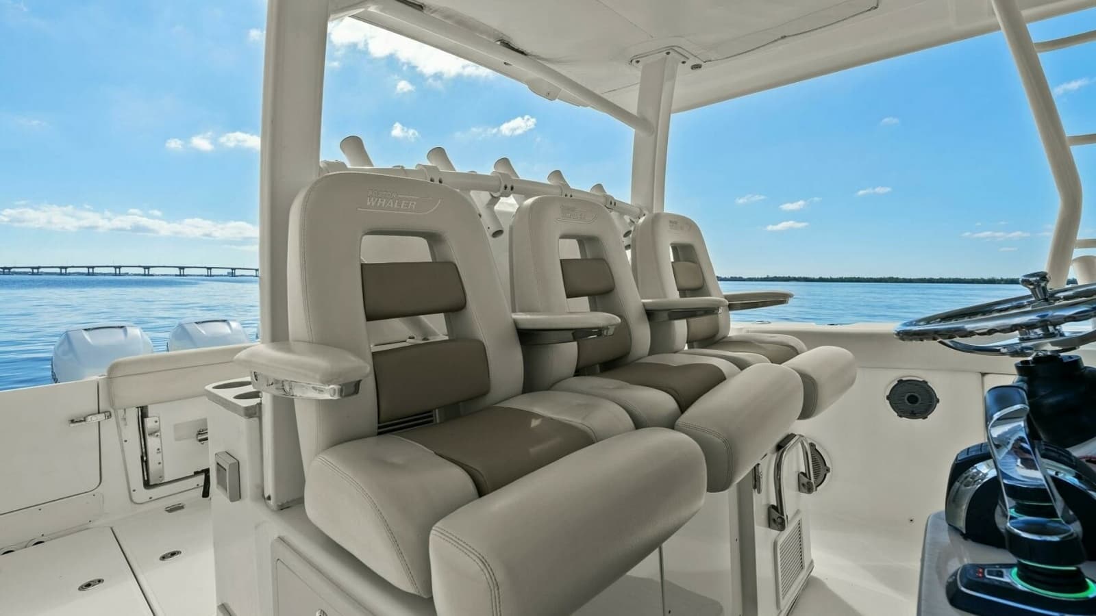 2019 Boston Whaler 380 Outrage 'Lima Kilo' - Helm Seating