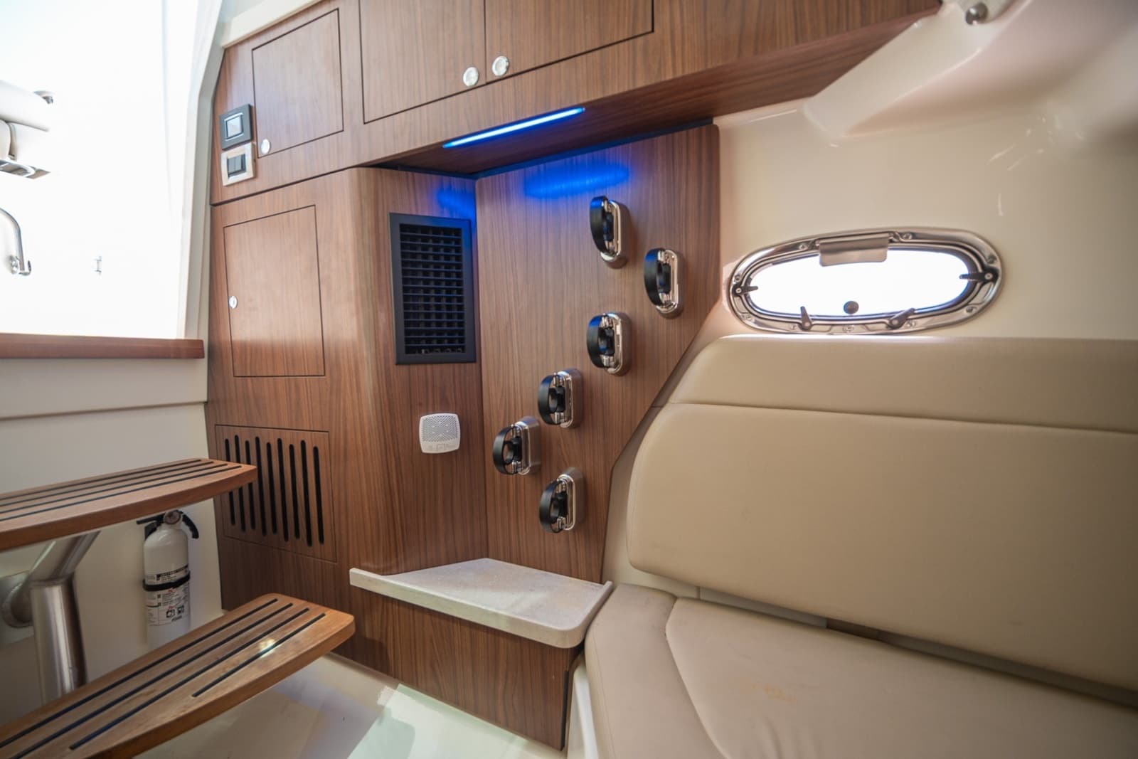 Boston Whaler 380 Outrage - Worth the Tiempo