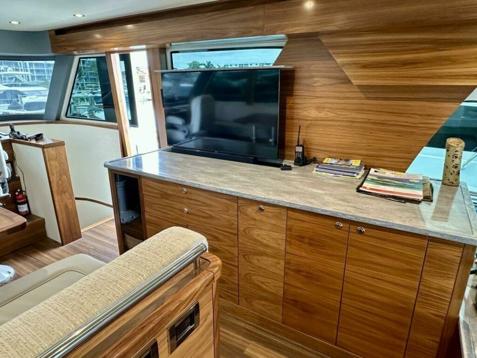 Outer Reef 62 SOUTH  PAWS - Helm