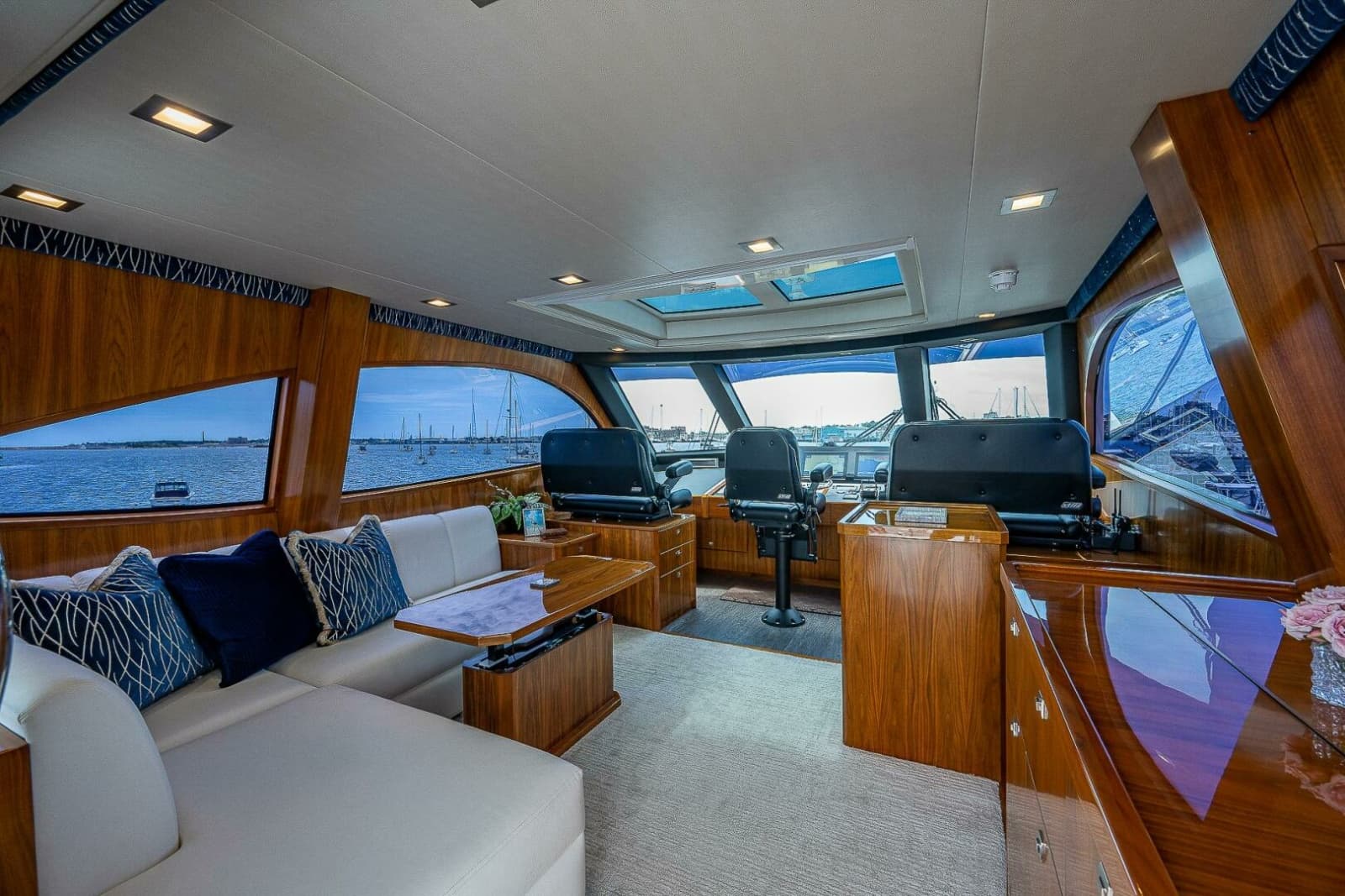 Viking 75 MIRAGE - Enclosed Flybridge