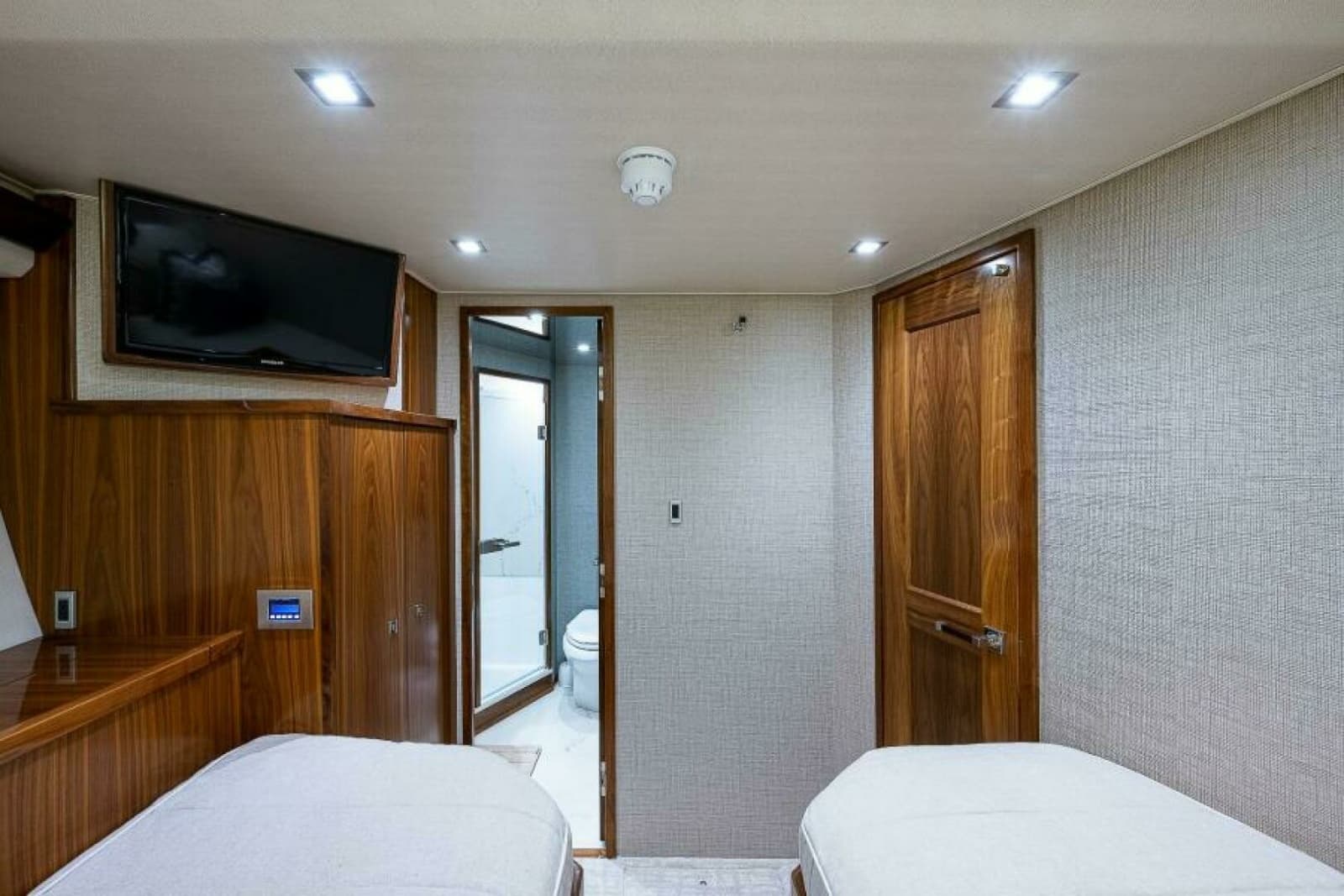 Viking 75 MIRAGE - Starboard Guest Stateroom