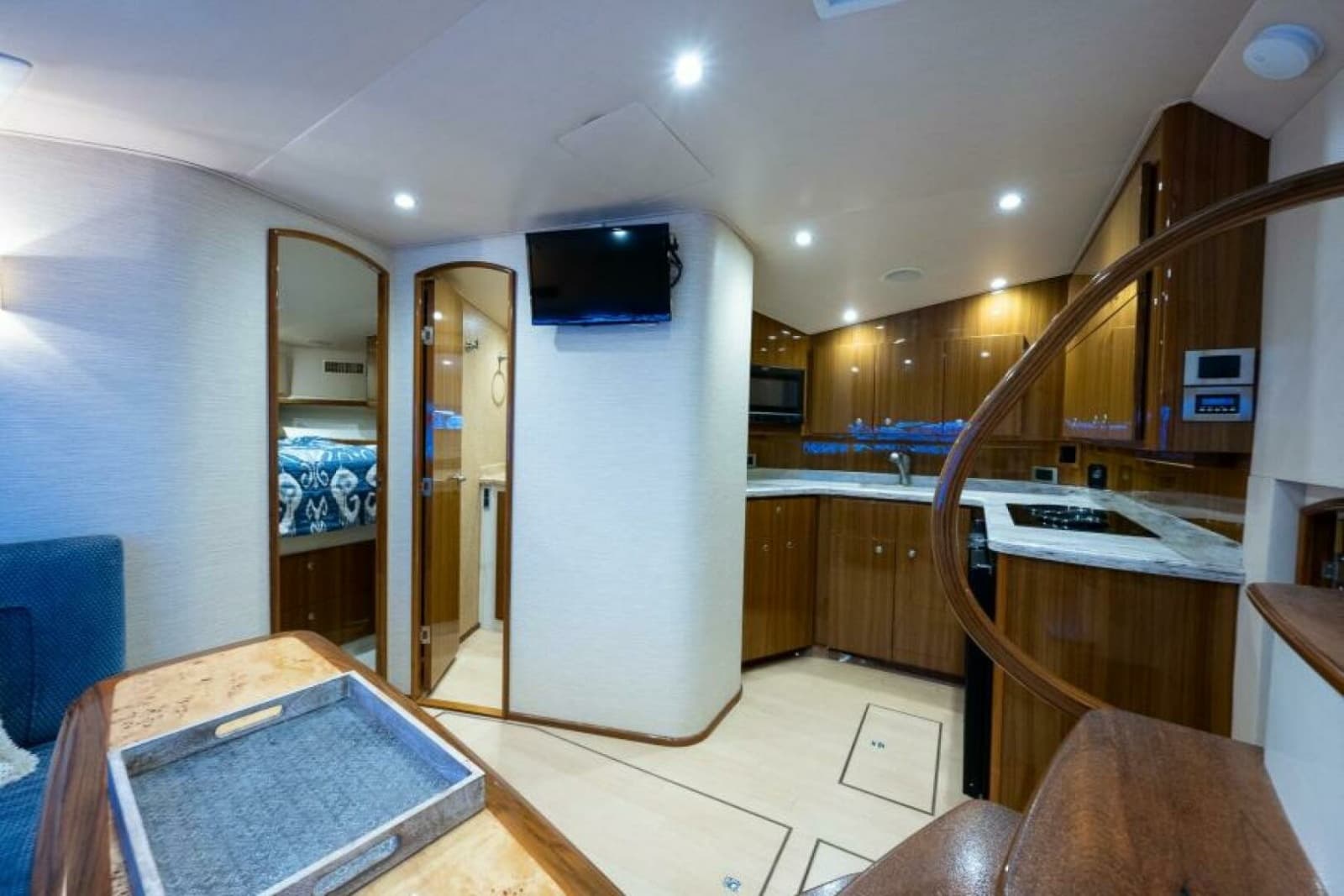 Viking 42 - Drop'Em - Salon