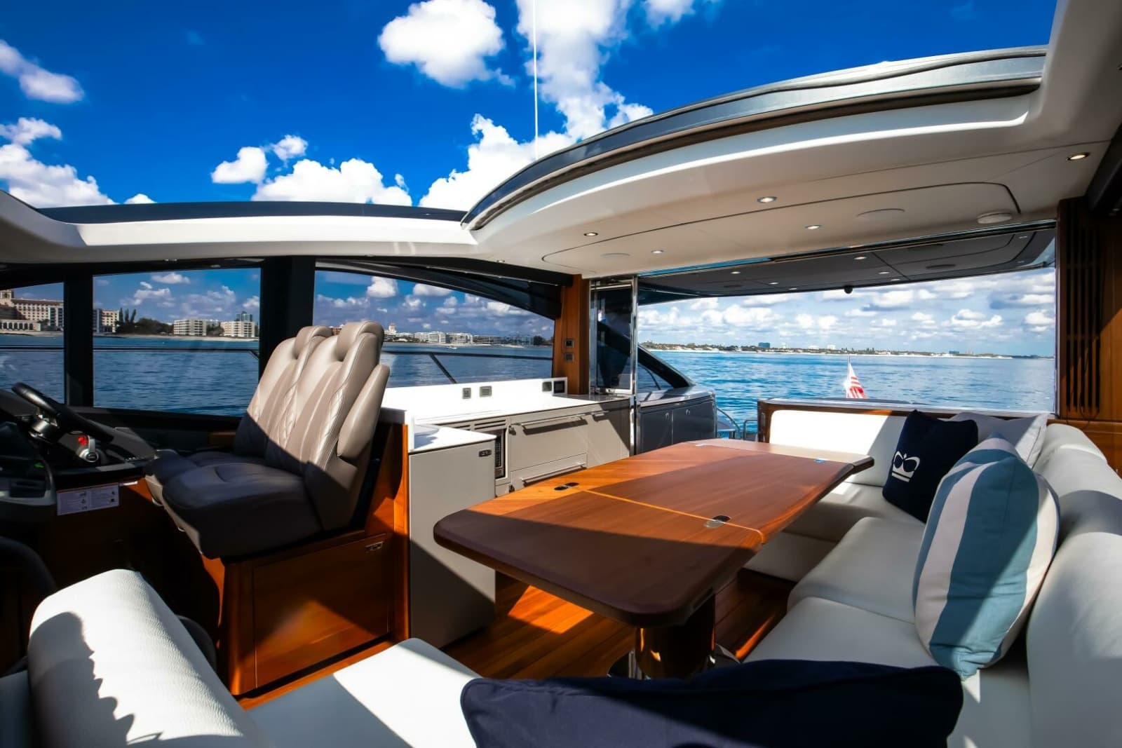 Princess V55 - Mermoo Too - Helm and Dinette