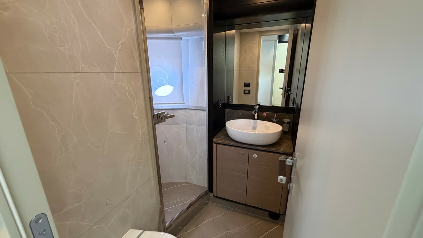 Elegant Ensuite Bathroom