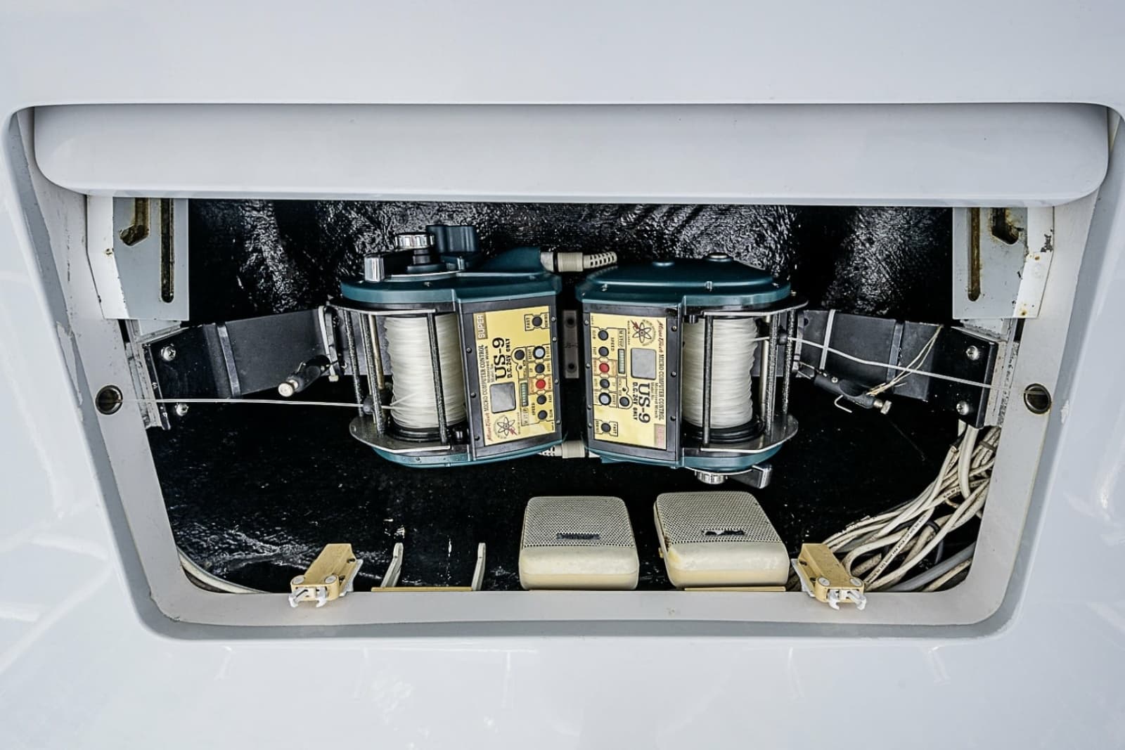 Viking 64 BIG BLUE - Flybridge Helm