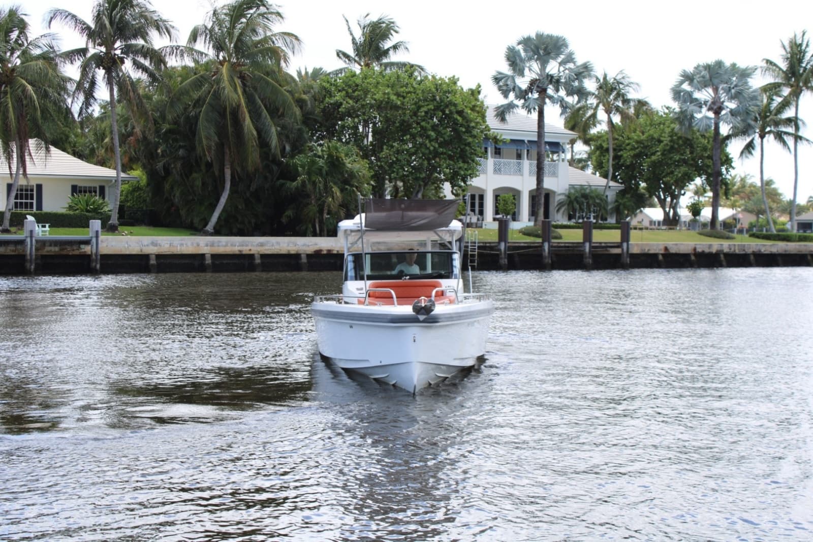 Axopar 37 - Exterior Profile
