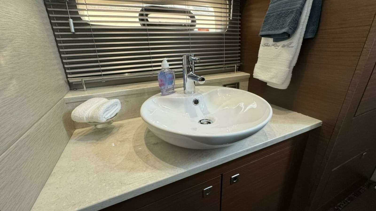 2016 Sea Ray 470 Sundancer 'Lopez Cove II' - VIP Head