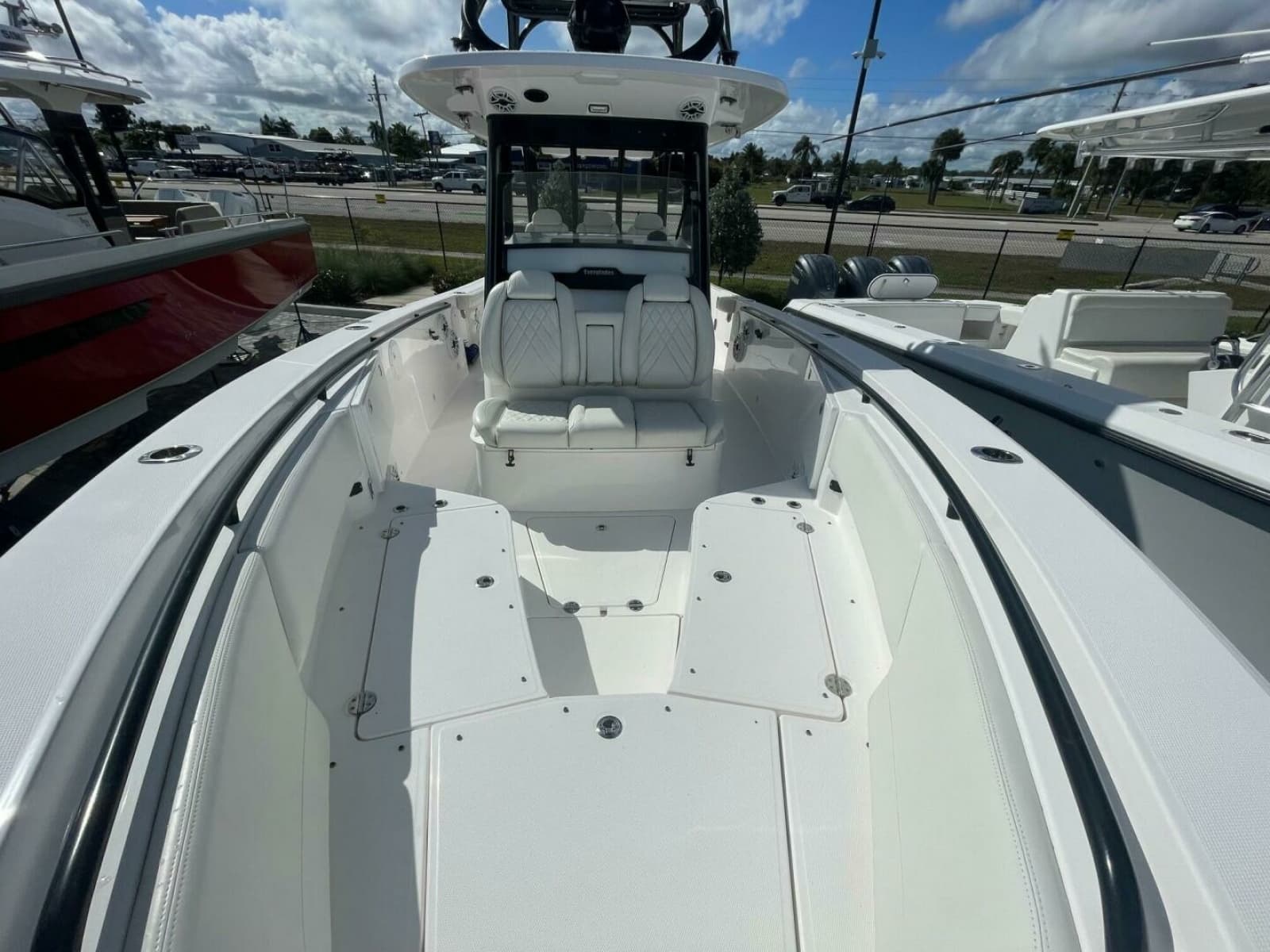 Everglades 335 Center Console -