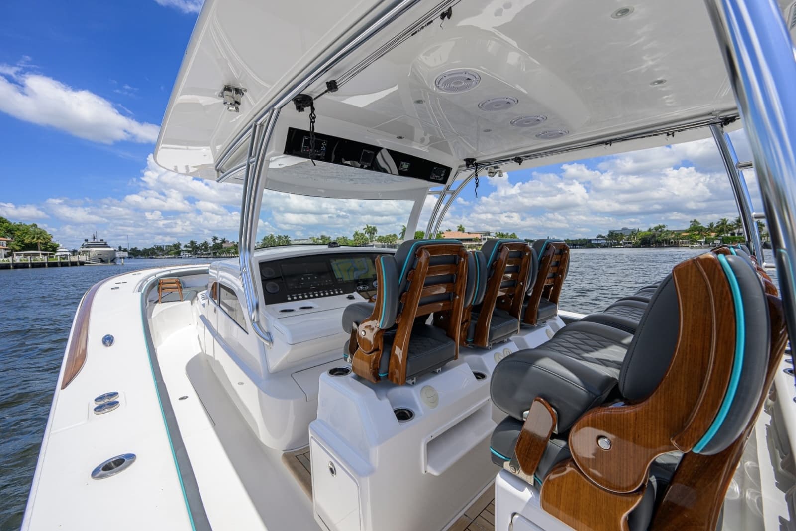 Valhalla 46 - Helm Seating