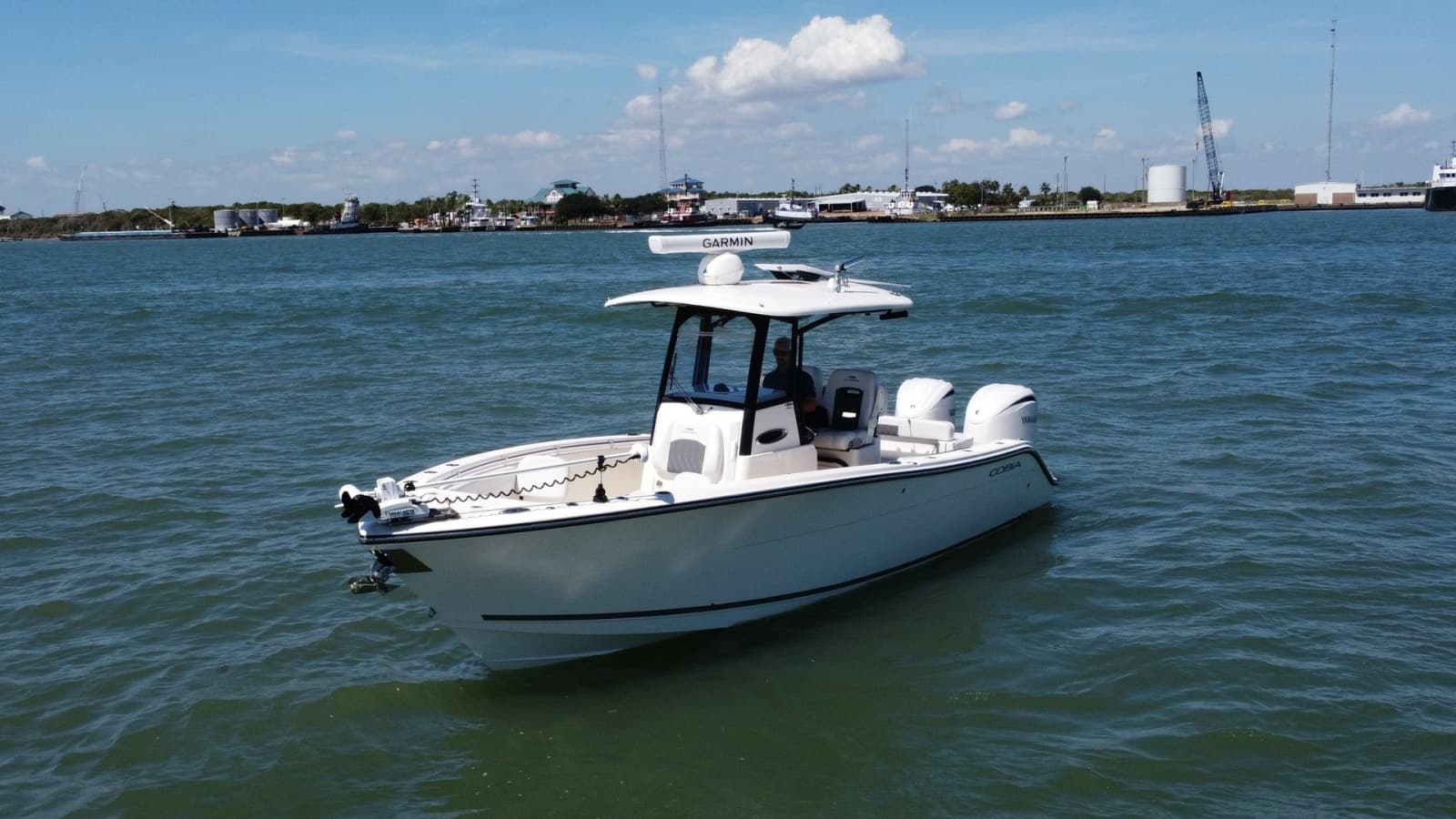 Cobia 280 Center Console Exterior