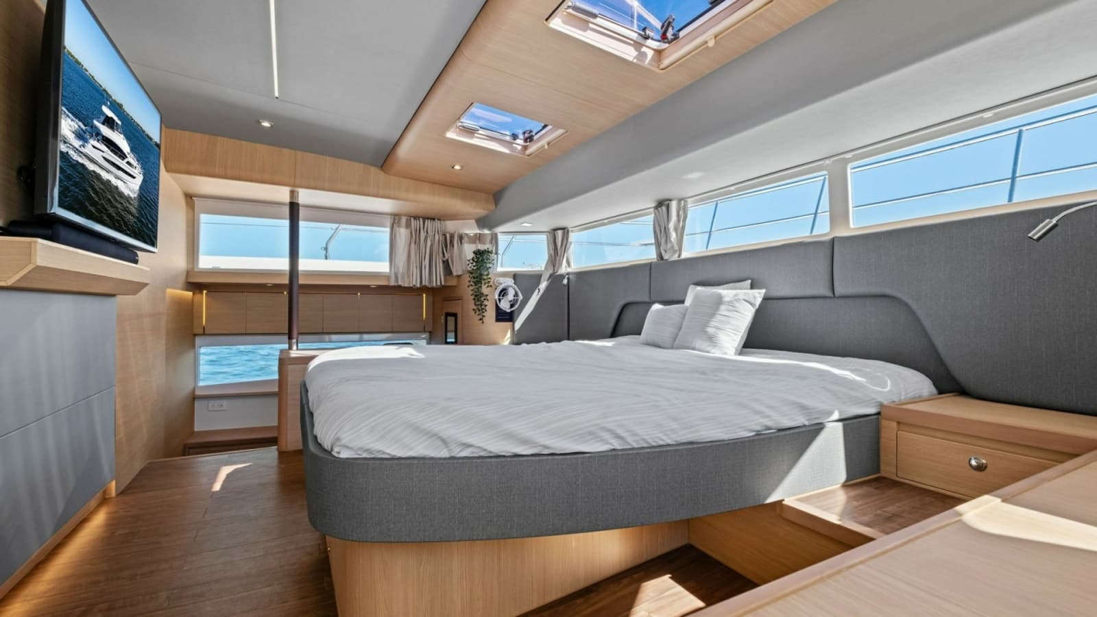 2022 54 Aquila Powercat 'Remarkable I'