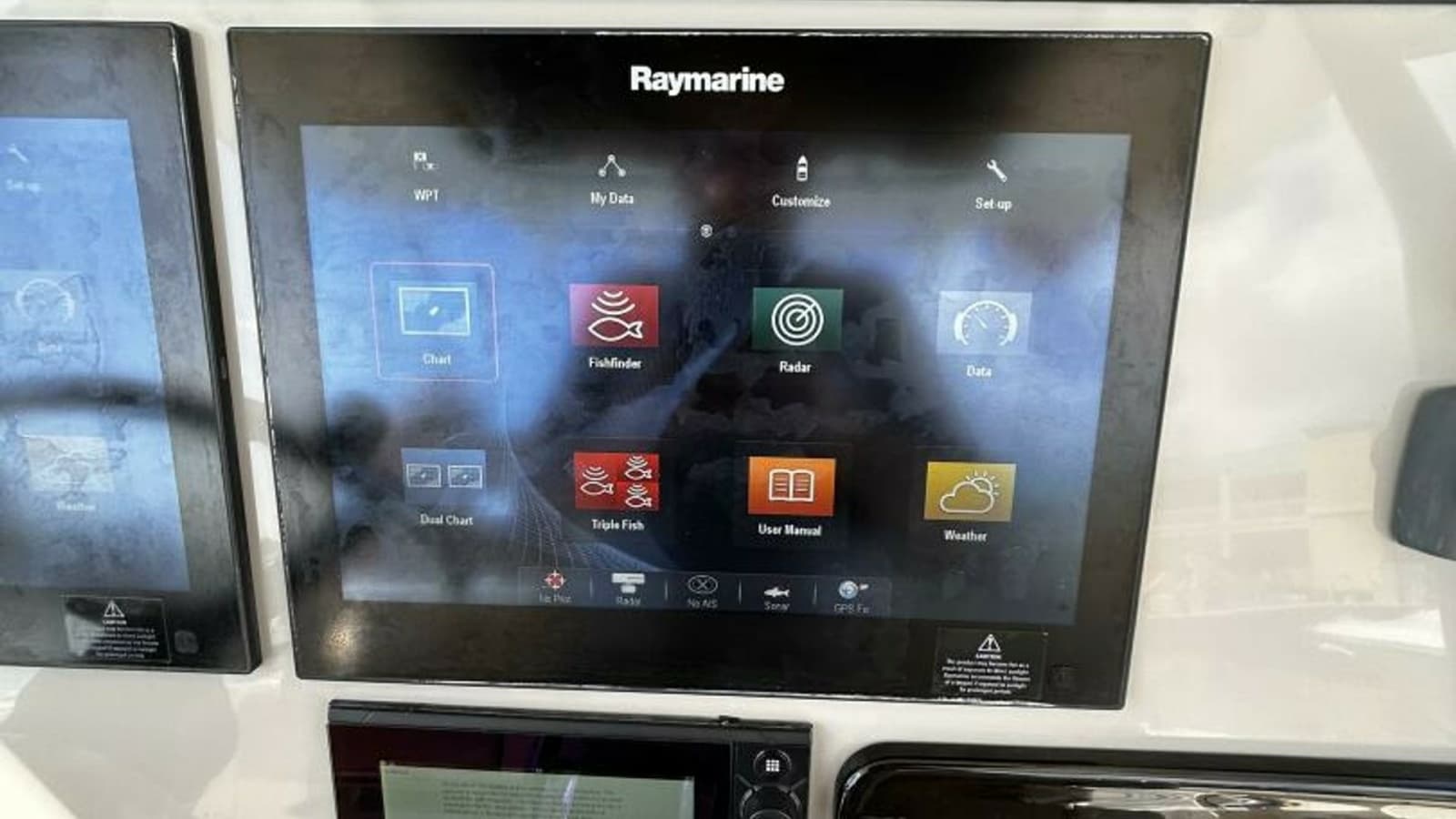 2017 33 Boston Whaler 330 Outrage Helm (3)