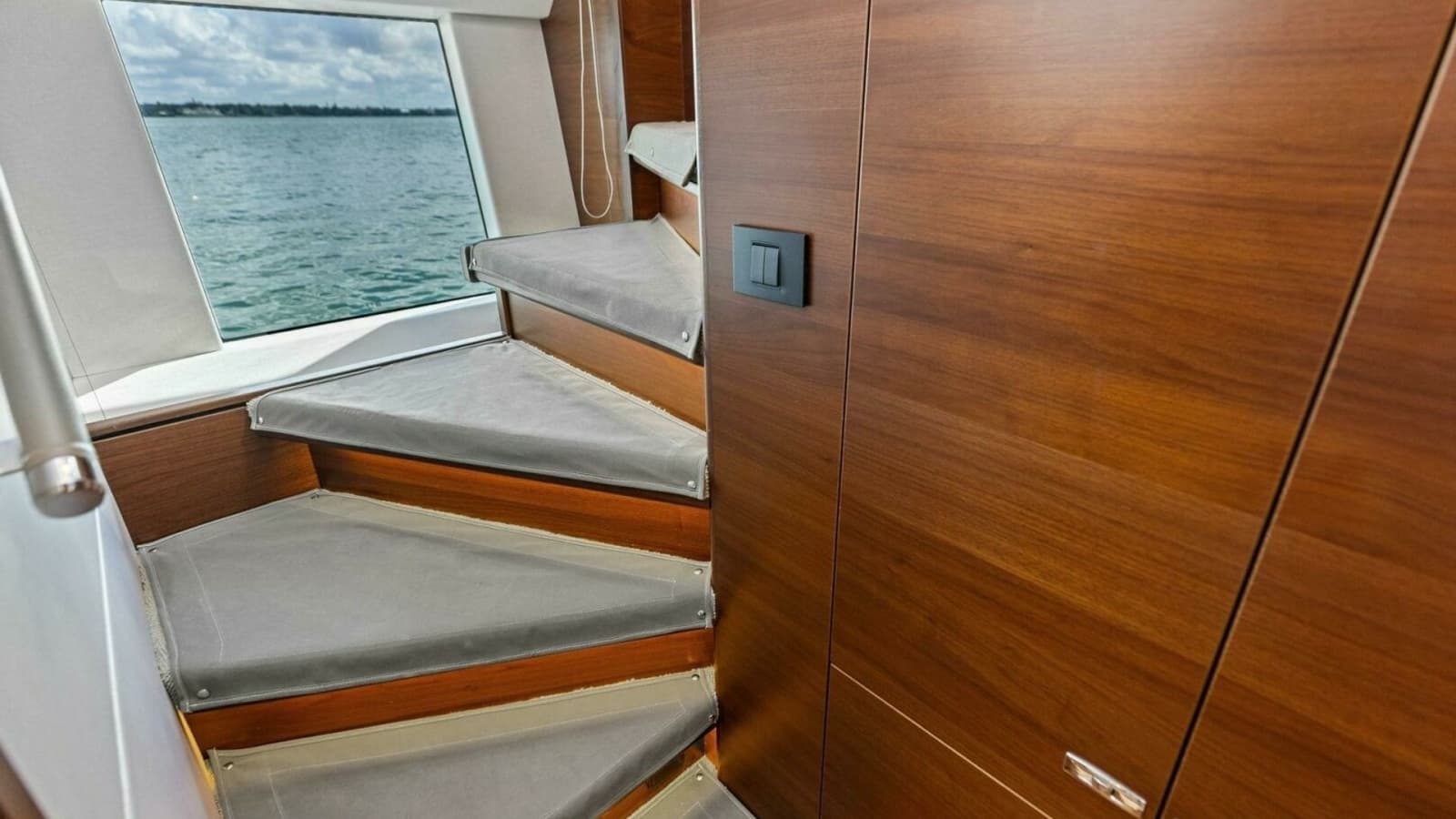 2018 Princess Y75 Motor Yacht