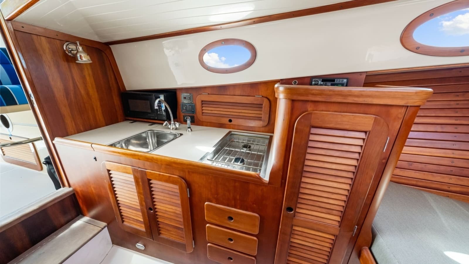 1998 36 Hinckley Picnic Boat Galley
