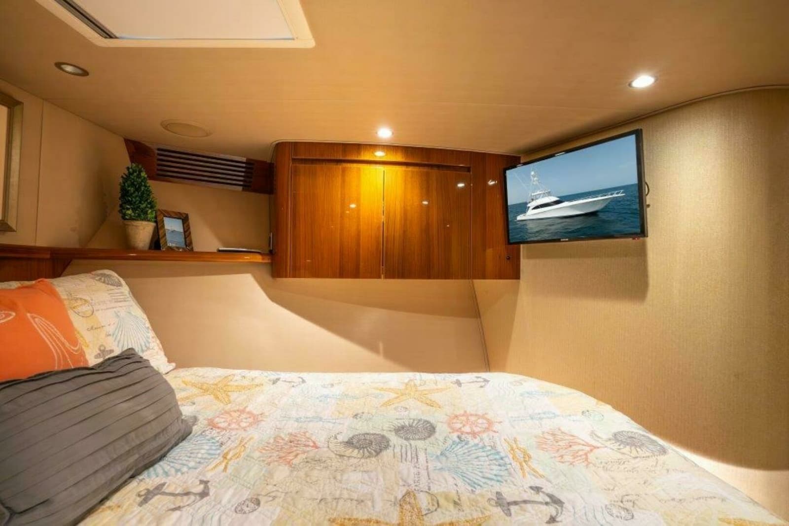 2015 Viking 66 No Collars - Stateroom