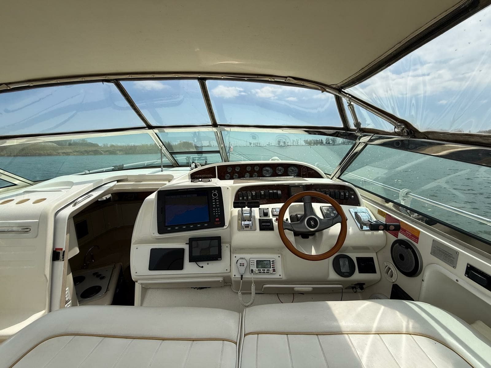 1996 Sea Ray 370 Sundancer 37