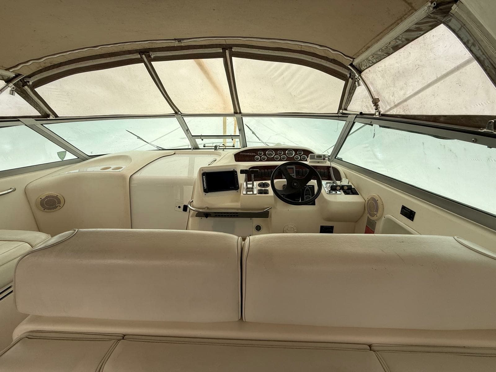 1997 Sea Ray 330 Sundancer 33