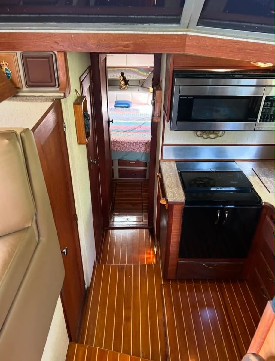 1985 Bayliner  3870
