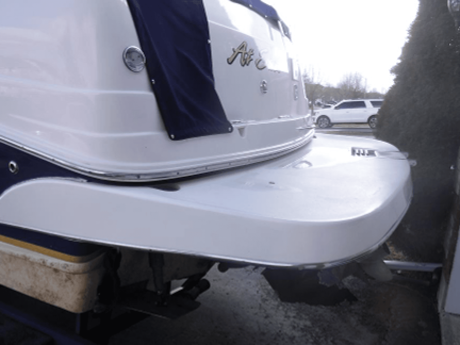 2004 Rinker 2500 Fiesta Vee