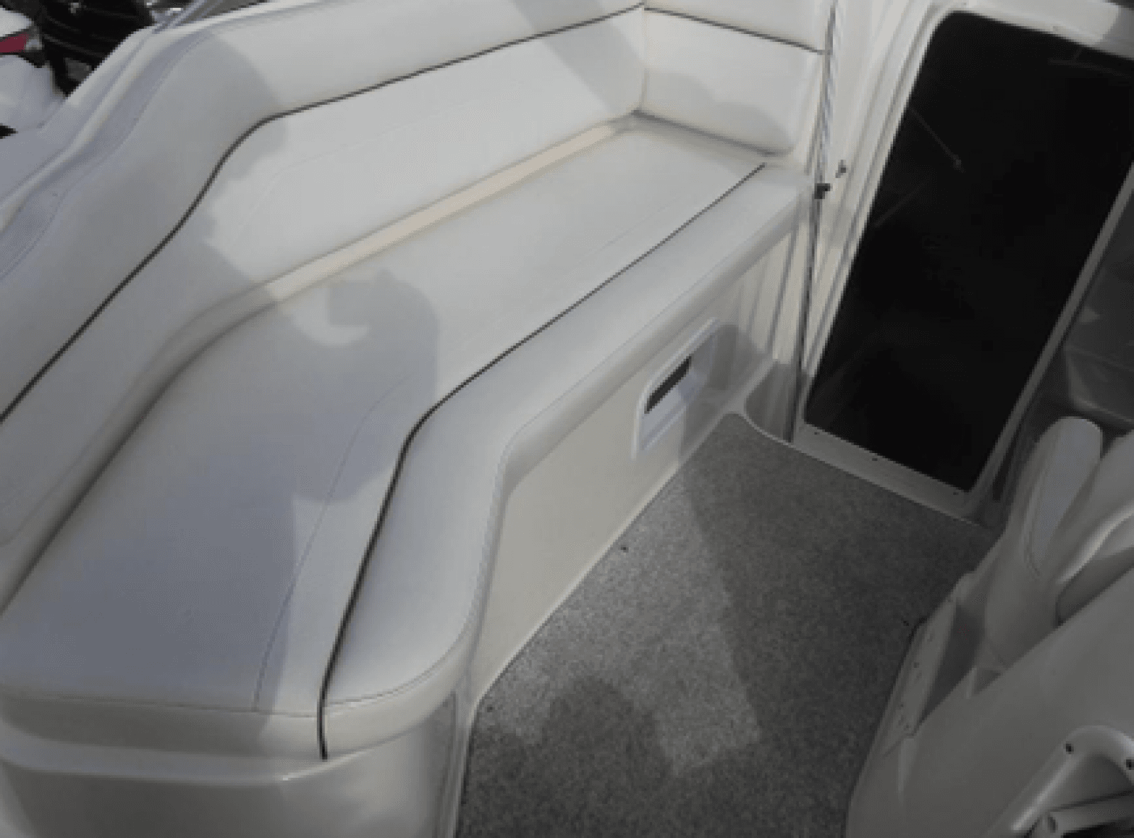 2004 Rinker 2500 Fiesta Vee