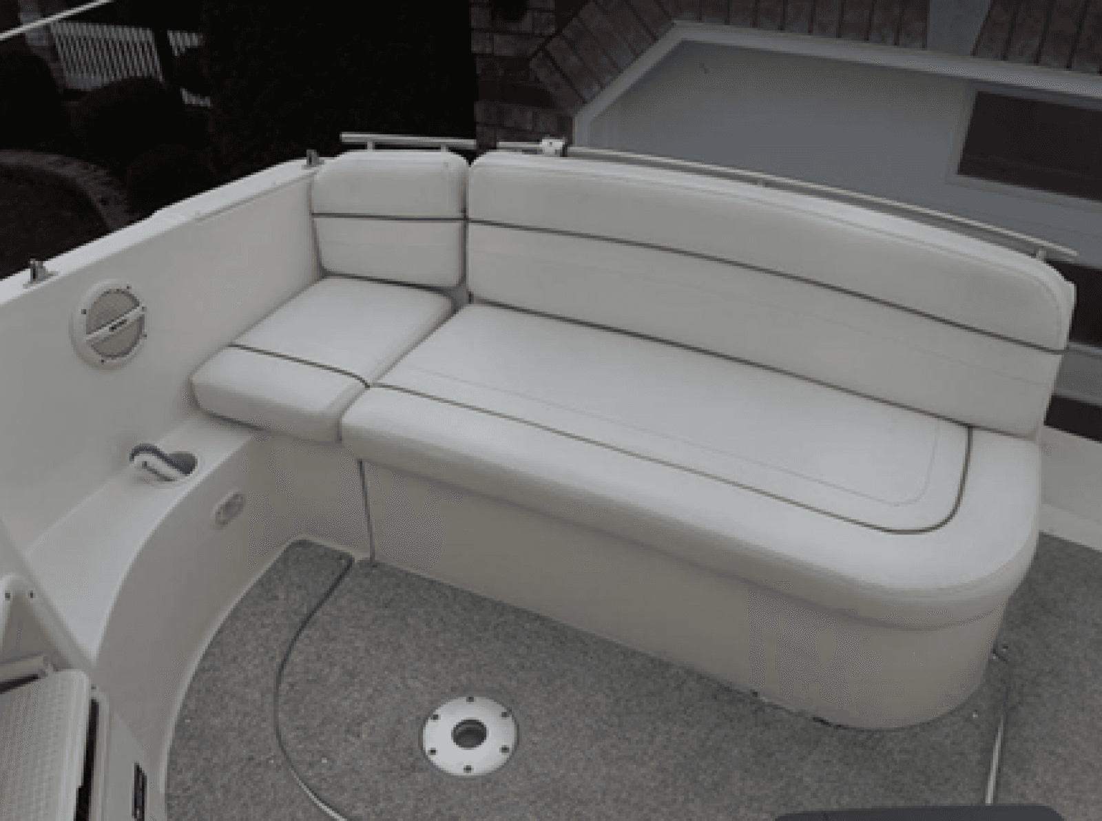 2004 Rinker 2500 Fiesta Vee