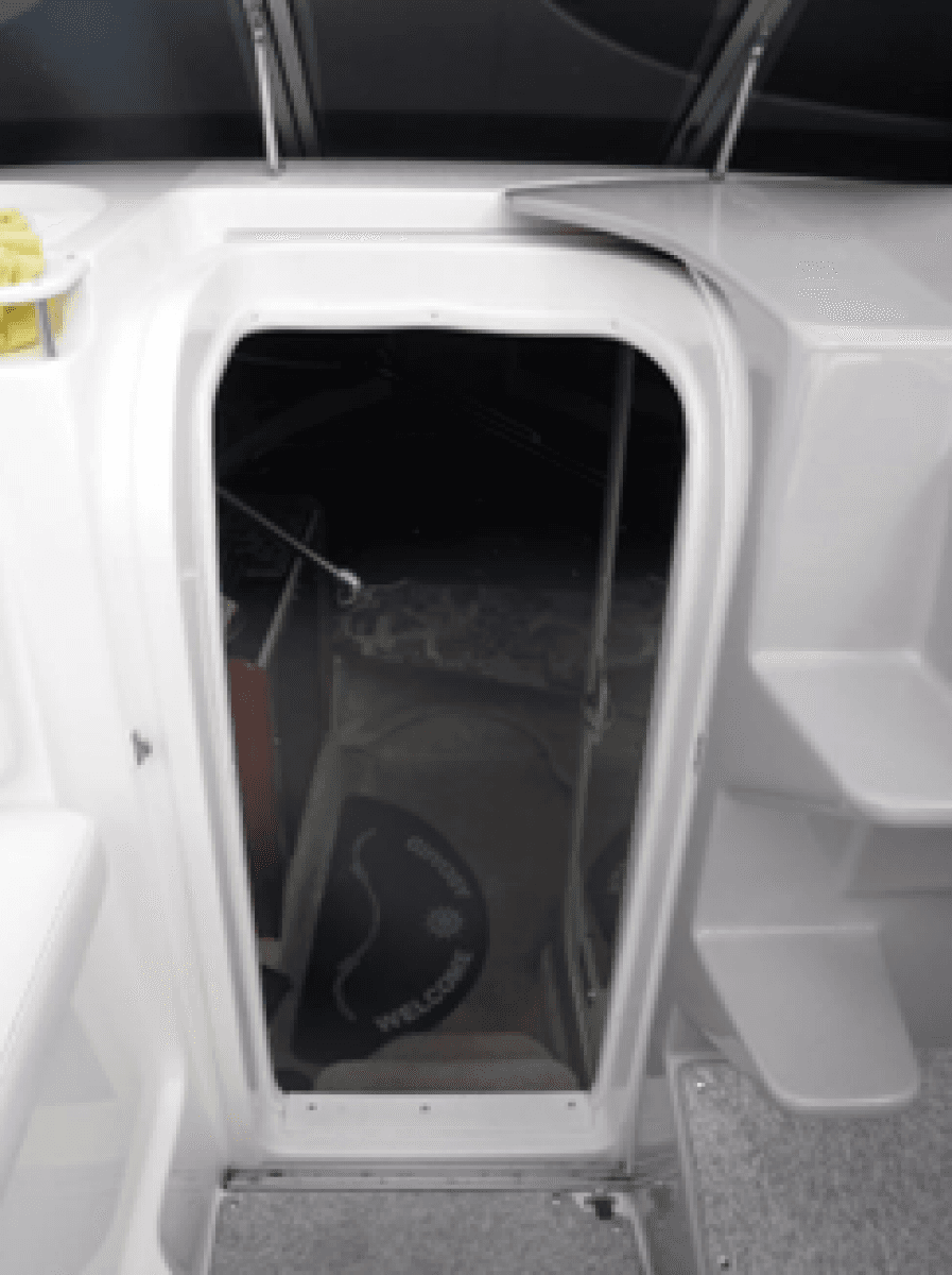2004 Rinker 2500 Fiesta Vee