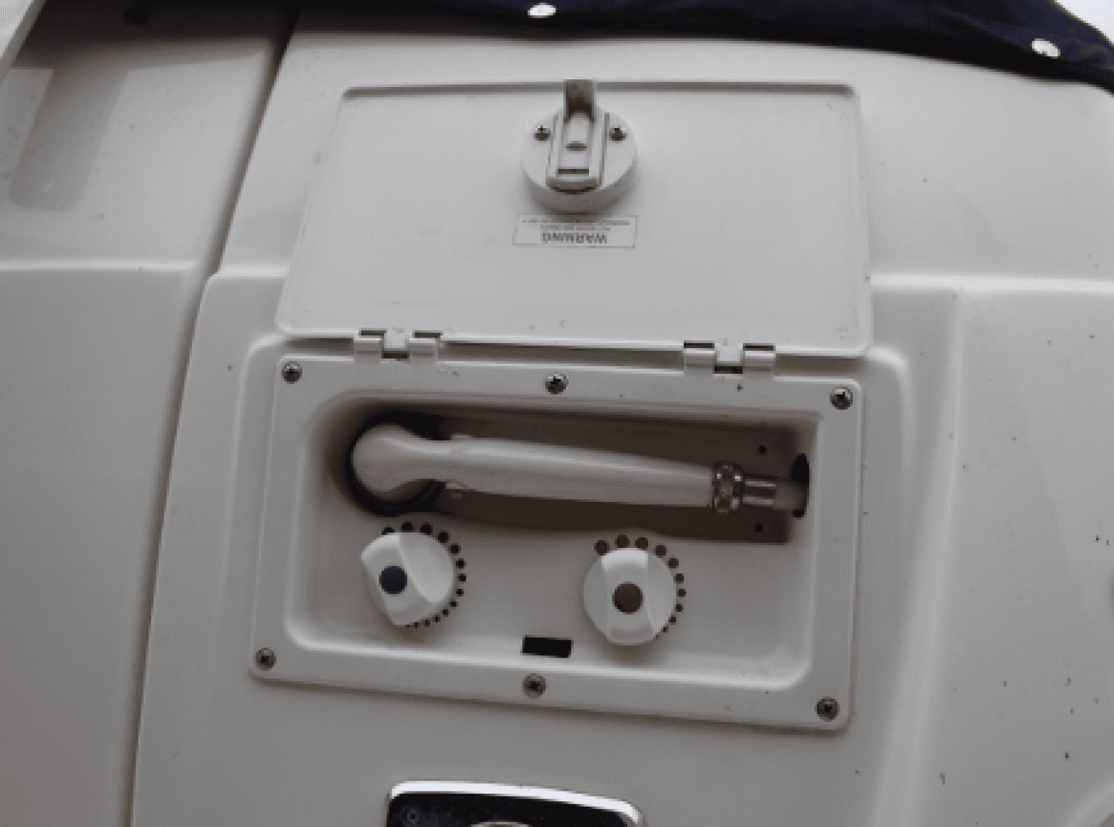 2004 Rinker 2500 Fiesta Vee
