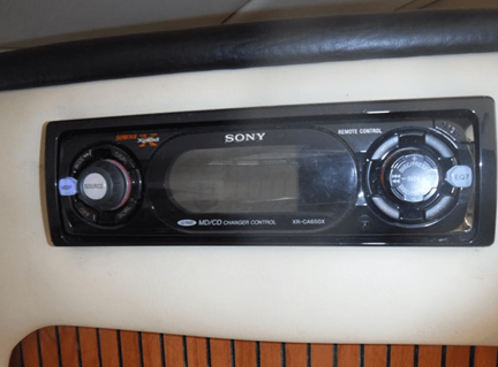 2004 Rinker 2500 Fiesta Vee