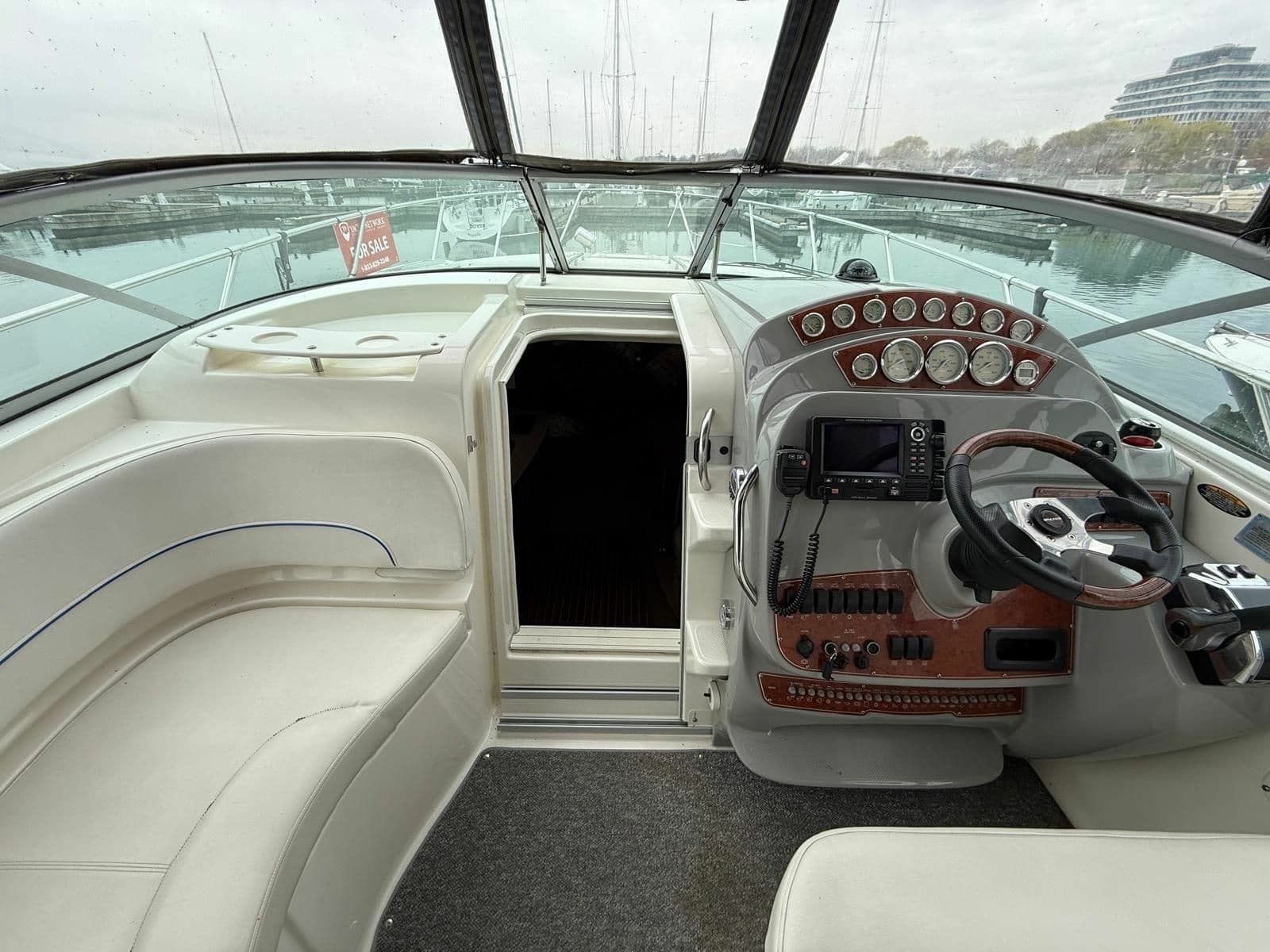 2008 Bayliner 320 Express Cruiser 32