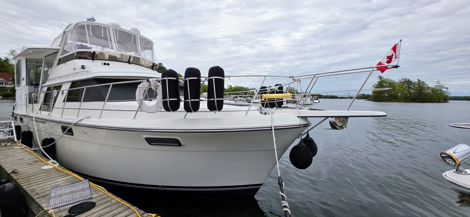 1987 Carver 4207 Aft Cabin