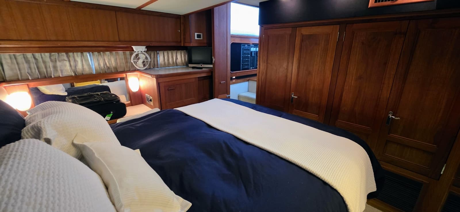 1987 Carver 4207 Aft Cabin 42