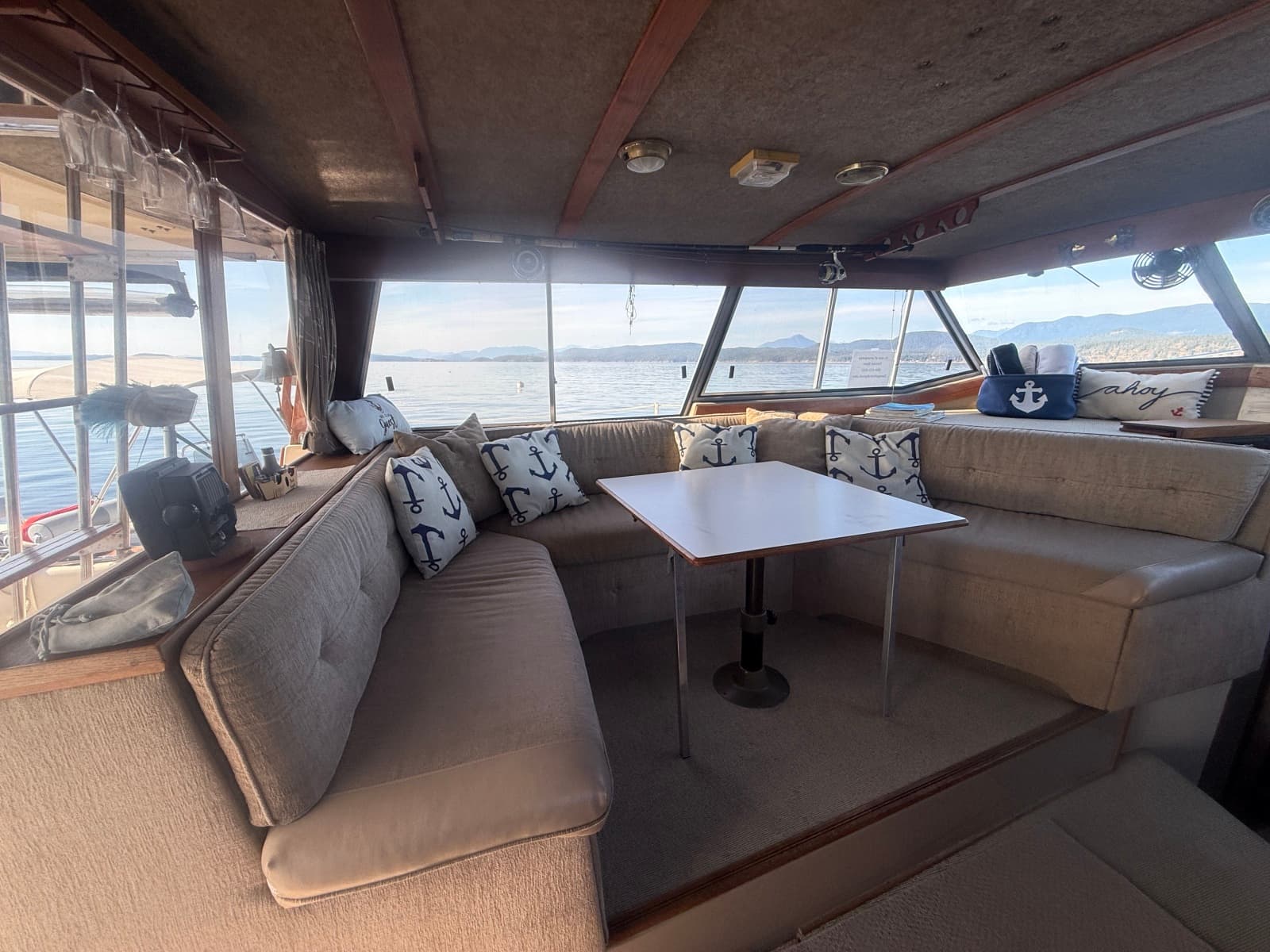 1985 Bayliner 3870 Motoryacht 38