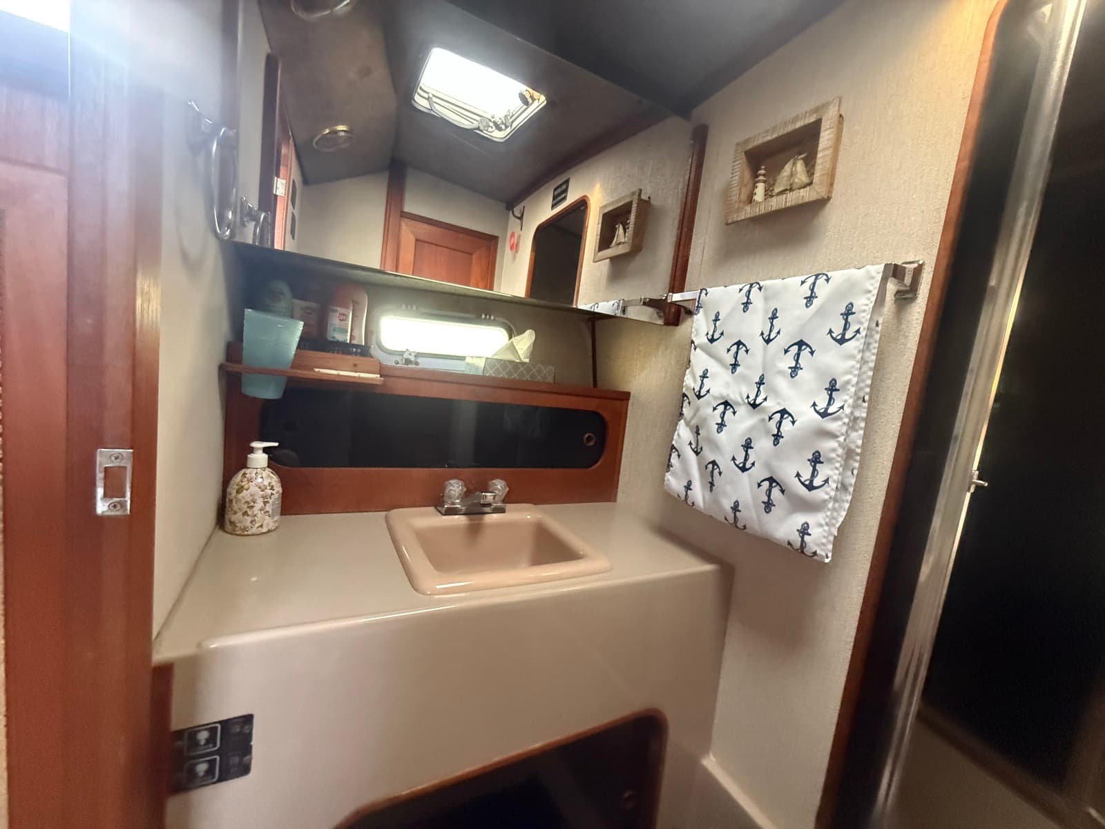 1985 Bayliner 3870 Motoryacht 38