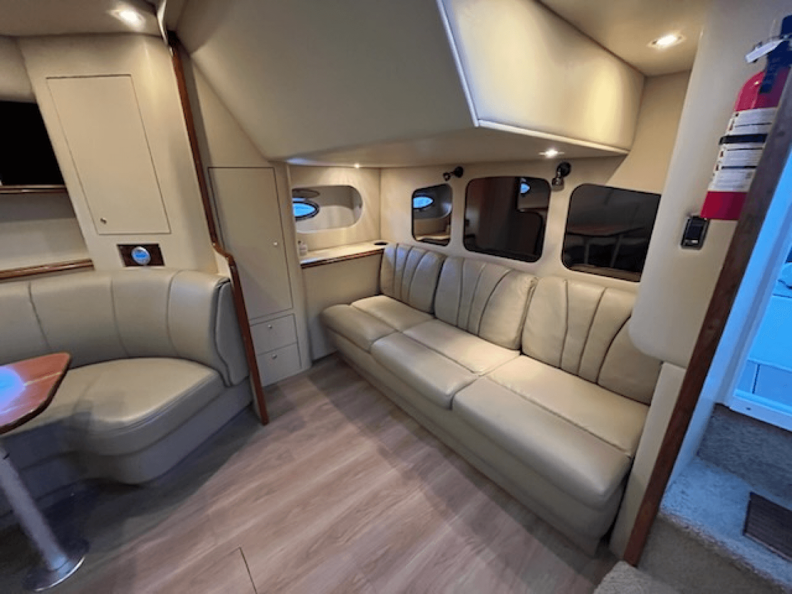 2002 Cruisers Yachts 3672 40