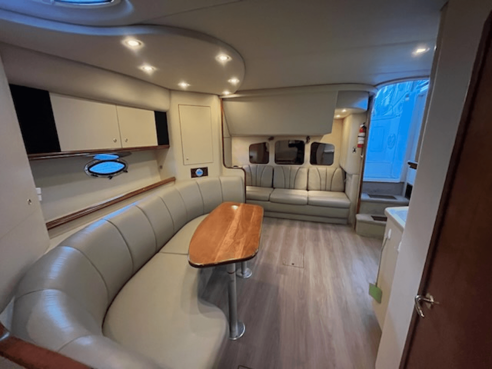 2002 Cruisers Yachts 3672 40