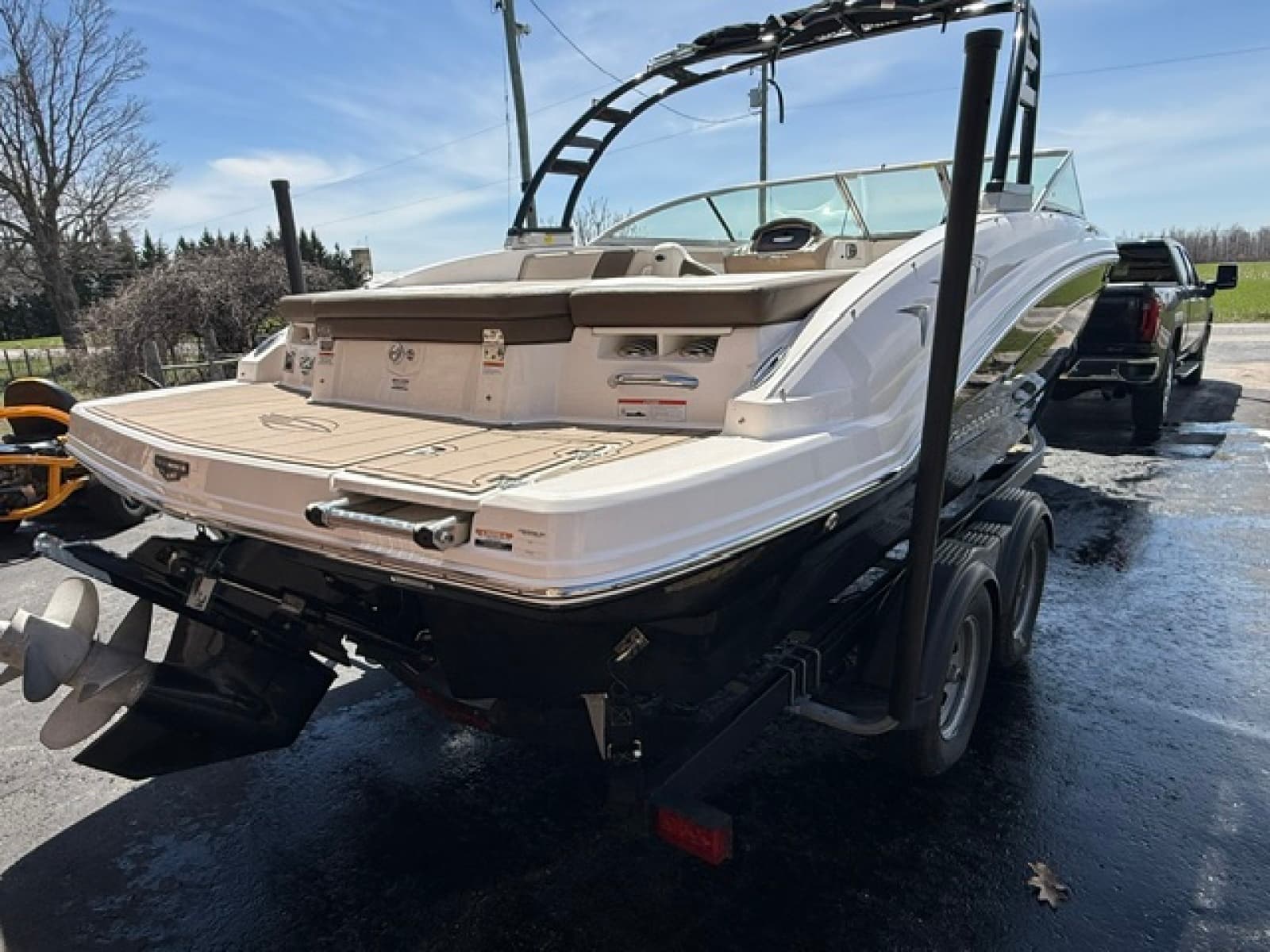 2022 Chaparral 23 SSi