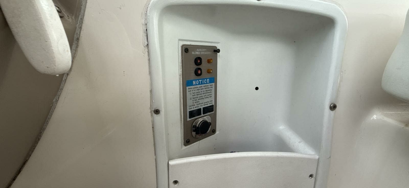 1998 Bayliner  4085 Avanti