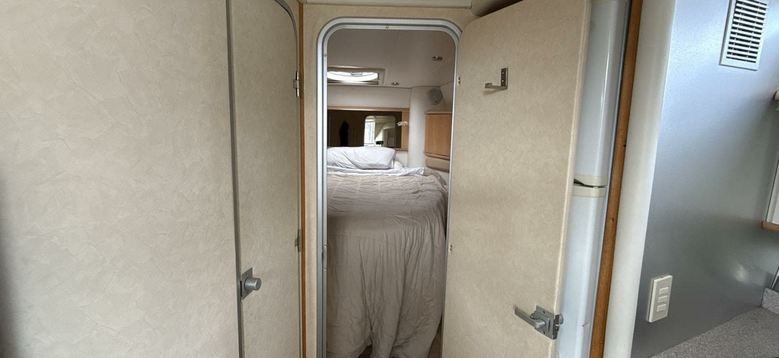 1998 Bayliner  4085 Avanti