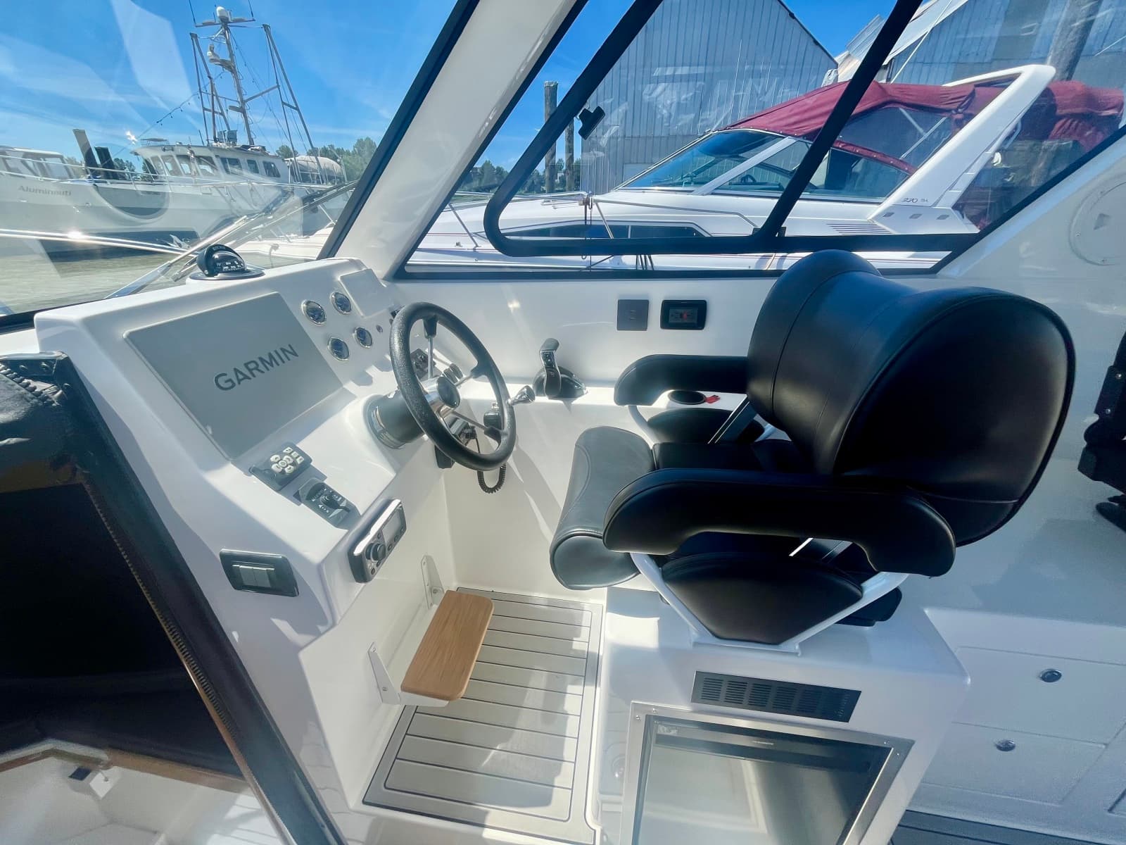 2025 Commander 27 Sportfisher