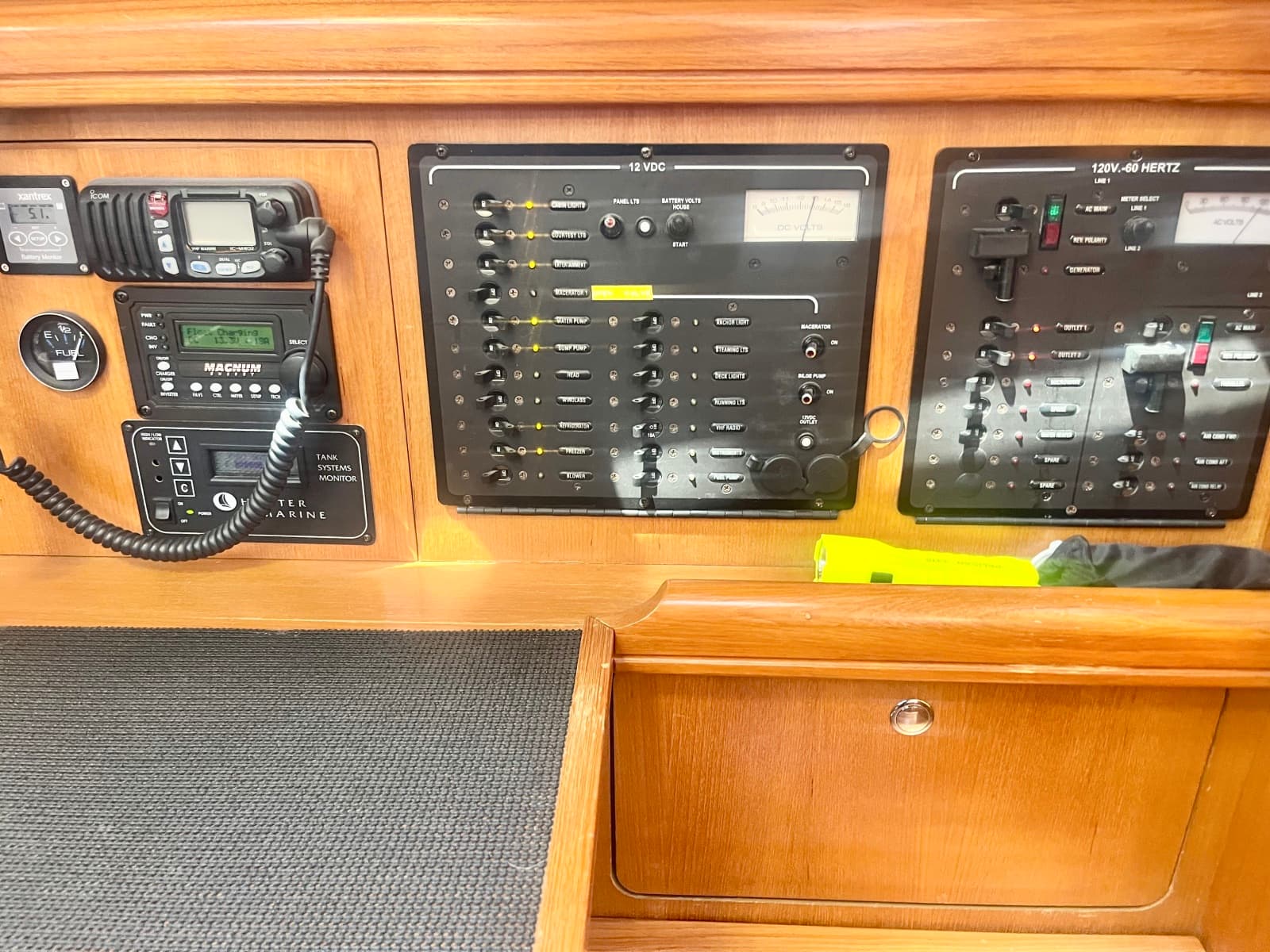 2005 Hunter  41 Aft Cabin
