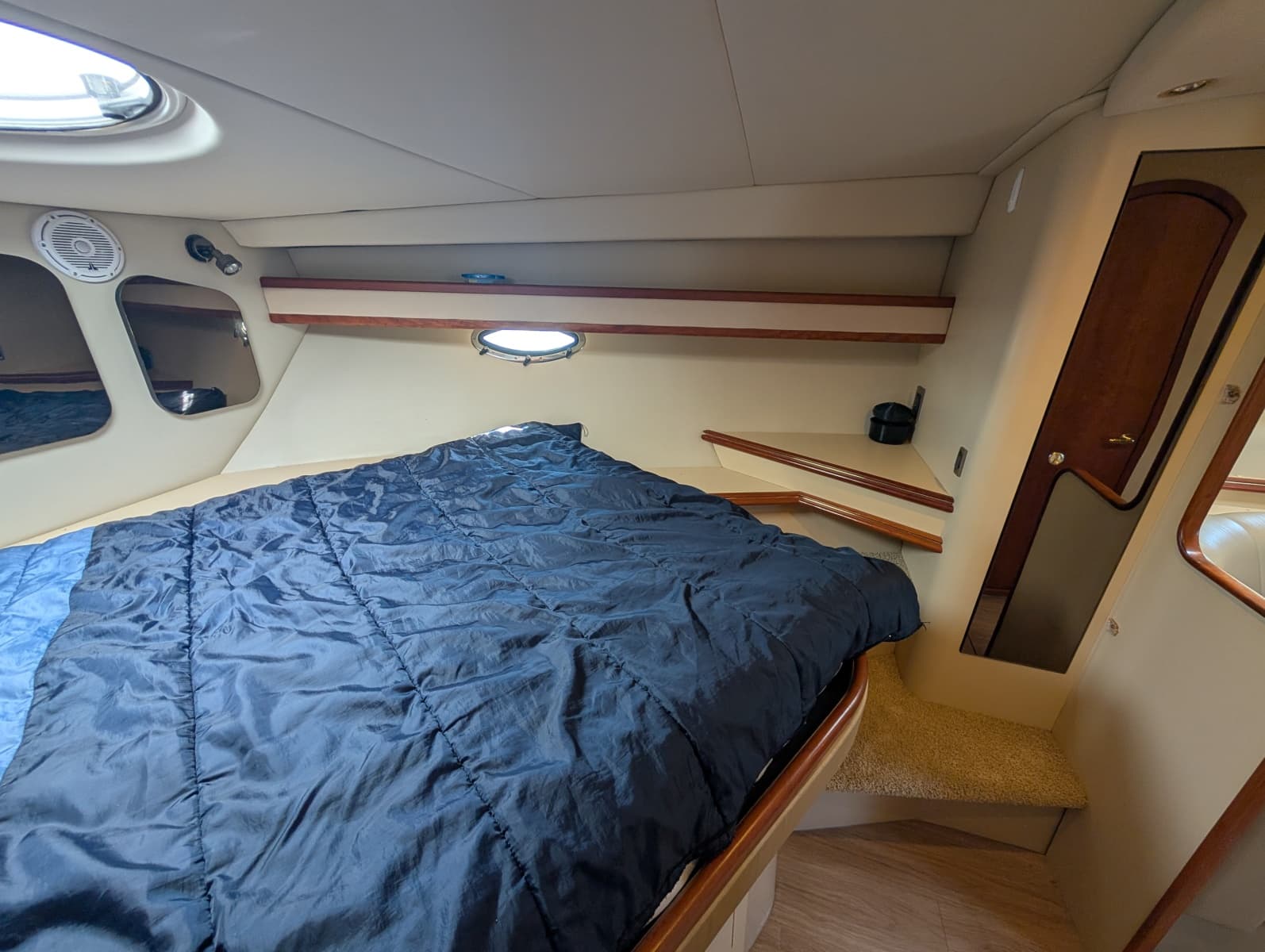 2002 Cruisers Yachts 3672 40